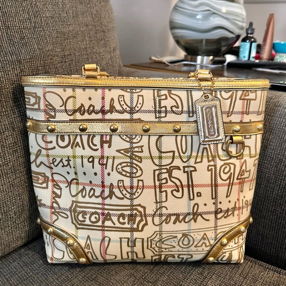 Coach logo bag nwot comes with bcbg or house of Harlow jewerly w supplies last - Picture 1 of 8